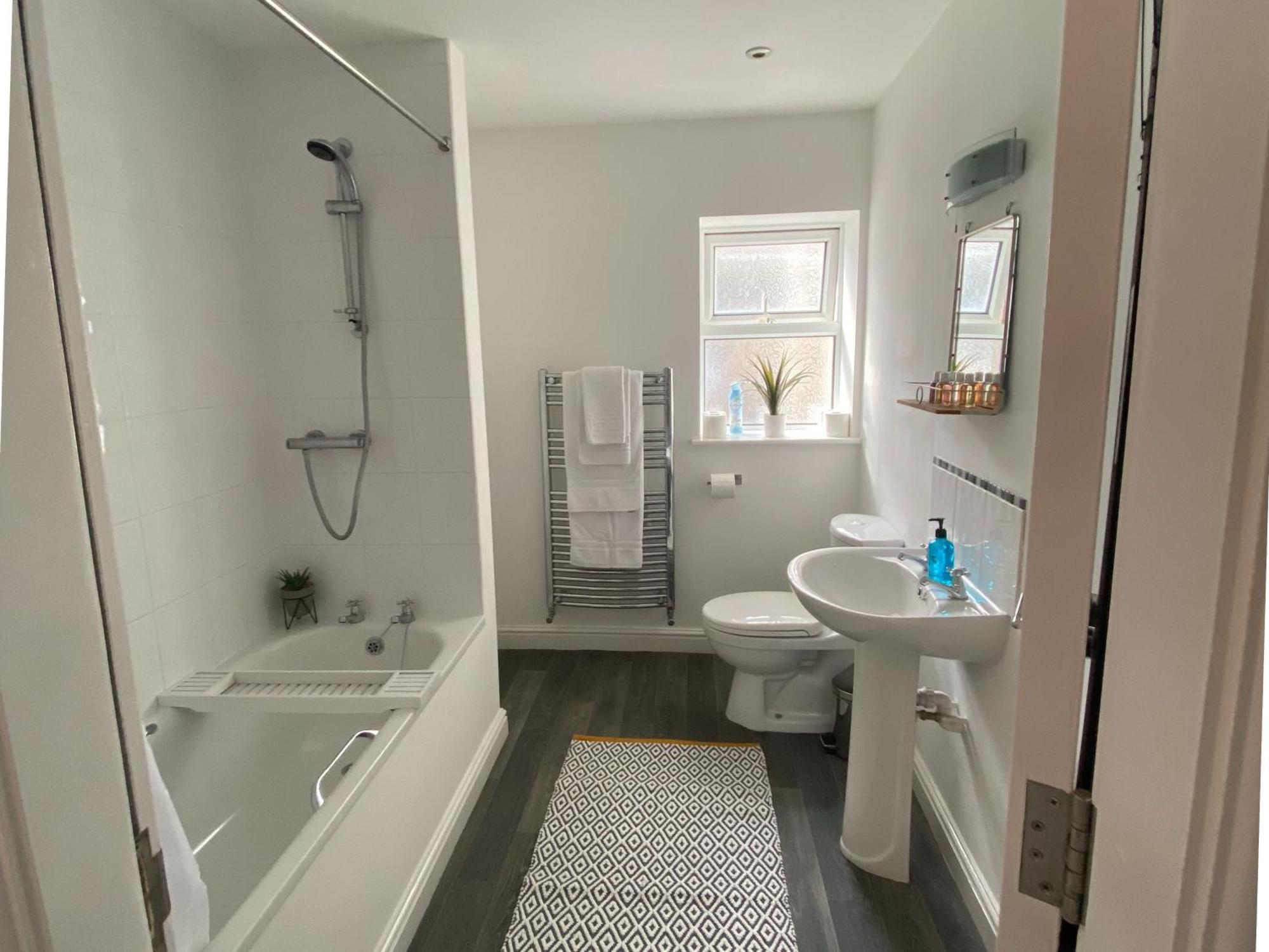 Eden Escapes Serviced Apartments موركامب المظهر الخارجي الصورة